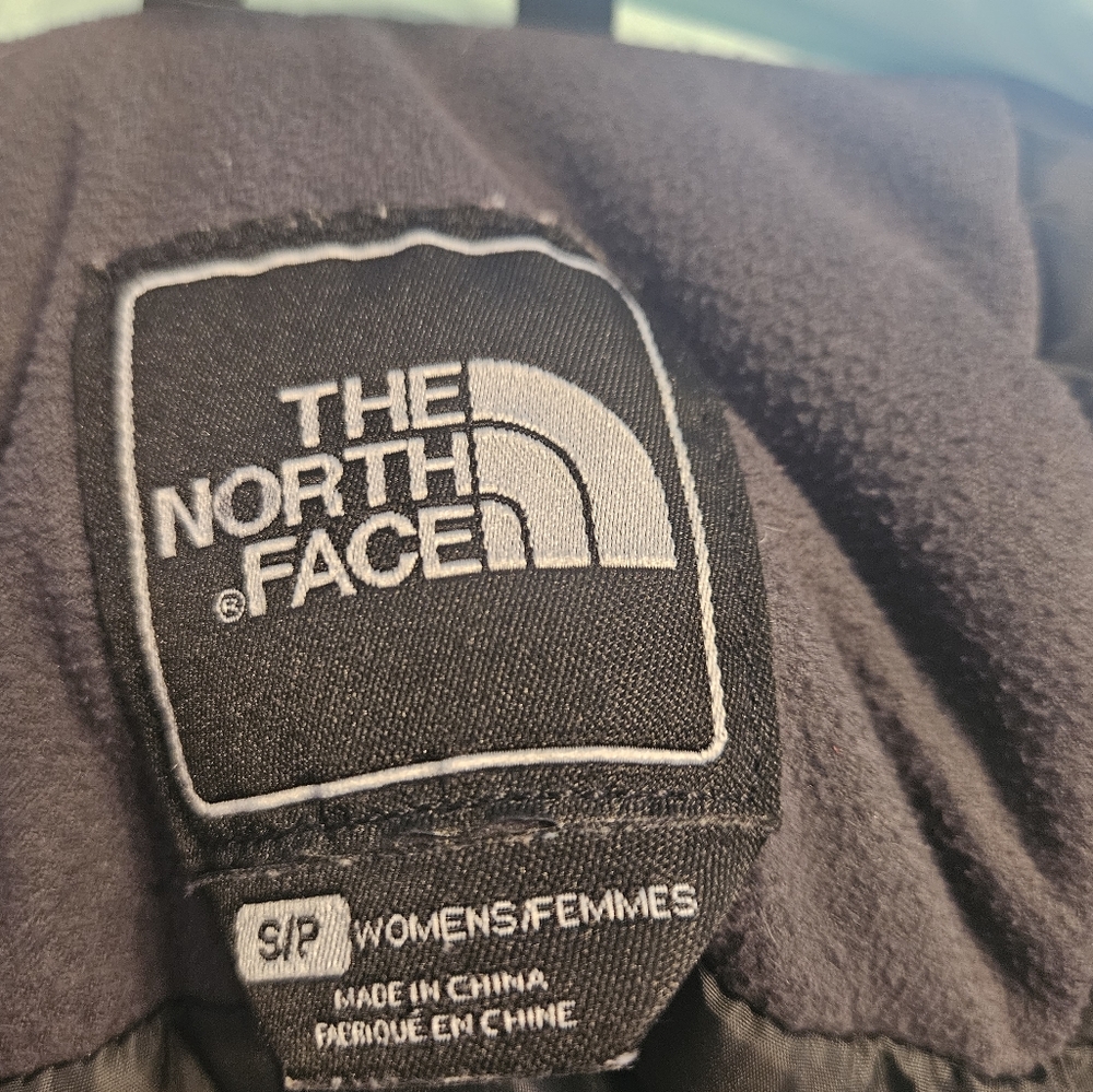 North Face Puffer Jacket Size Small EUC - Picture 8 of 9